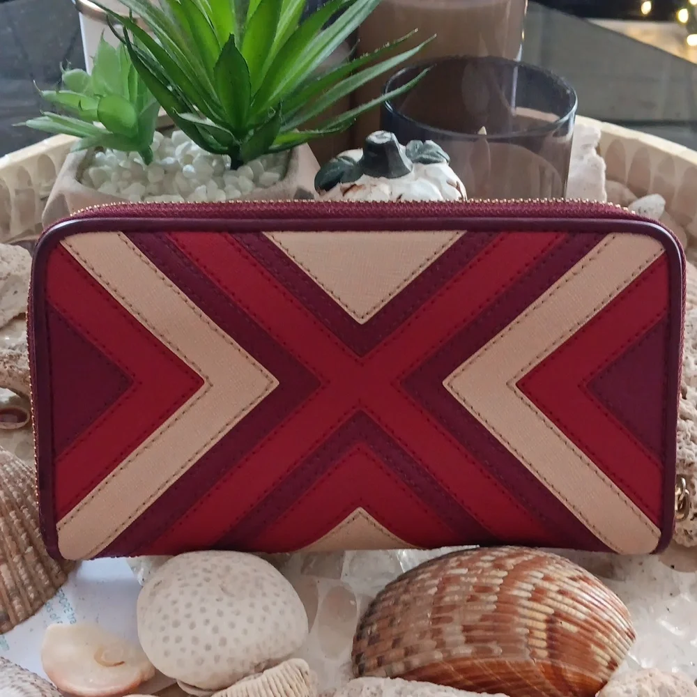 Tory Burch Saffiano Leather Wallet EUC